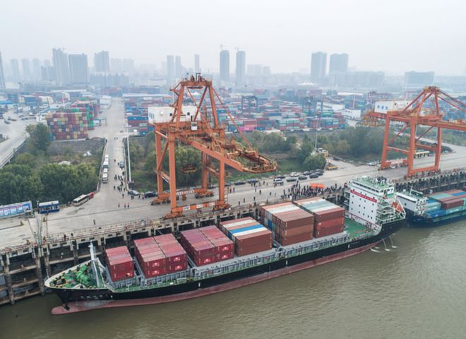 小年至年味浓团圆近,亚游国际物流祝您小年快乐